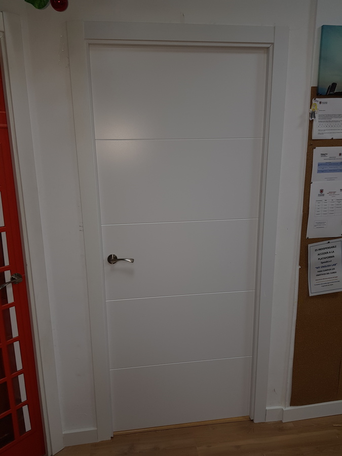 sustitución puerta baño lacada blanco