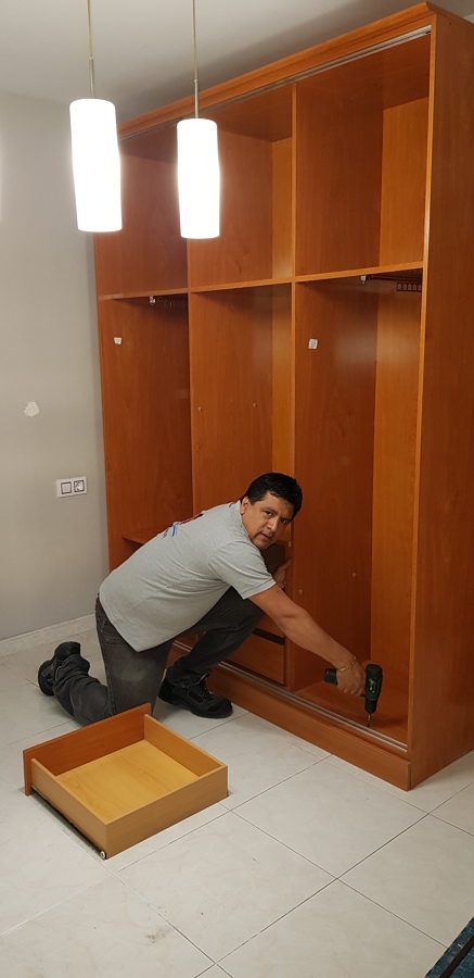 DESMONTAJE Y MONTAJE DE MUEBLES