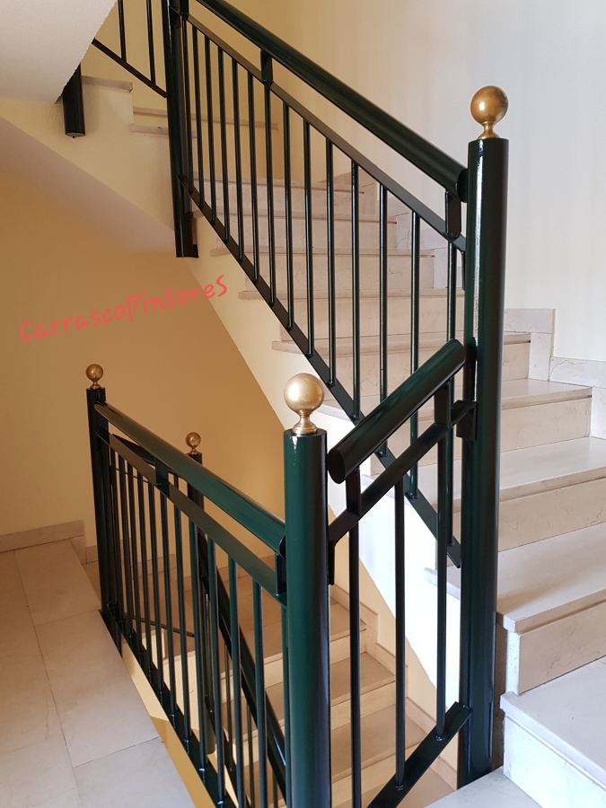 Portal, escalera, rellanos.