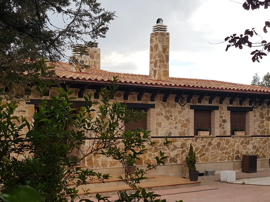 Casa de piedra y madera en Duruelo, Segovia