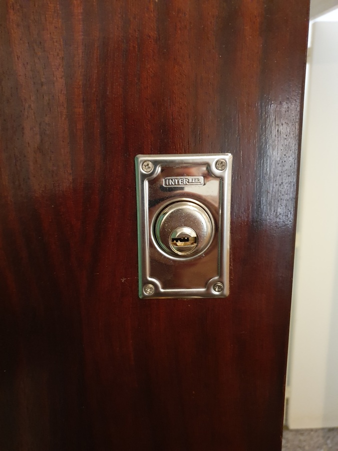 Colocación cerrojo seguridad