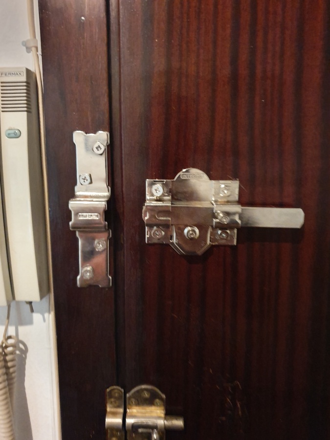 Colocación cerrojo seguridad