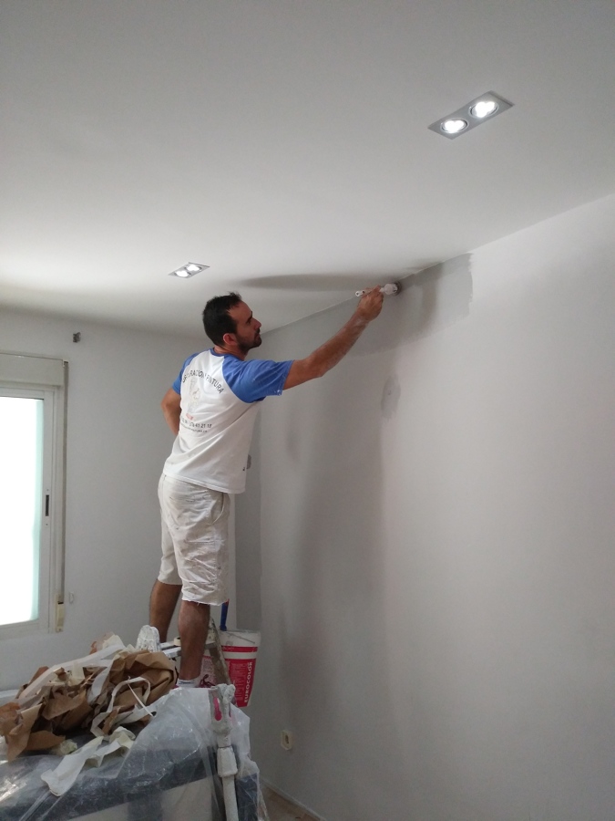 Pared en plástico liso gris