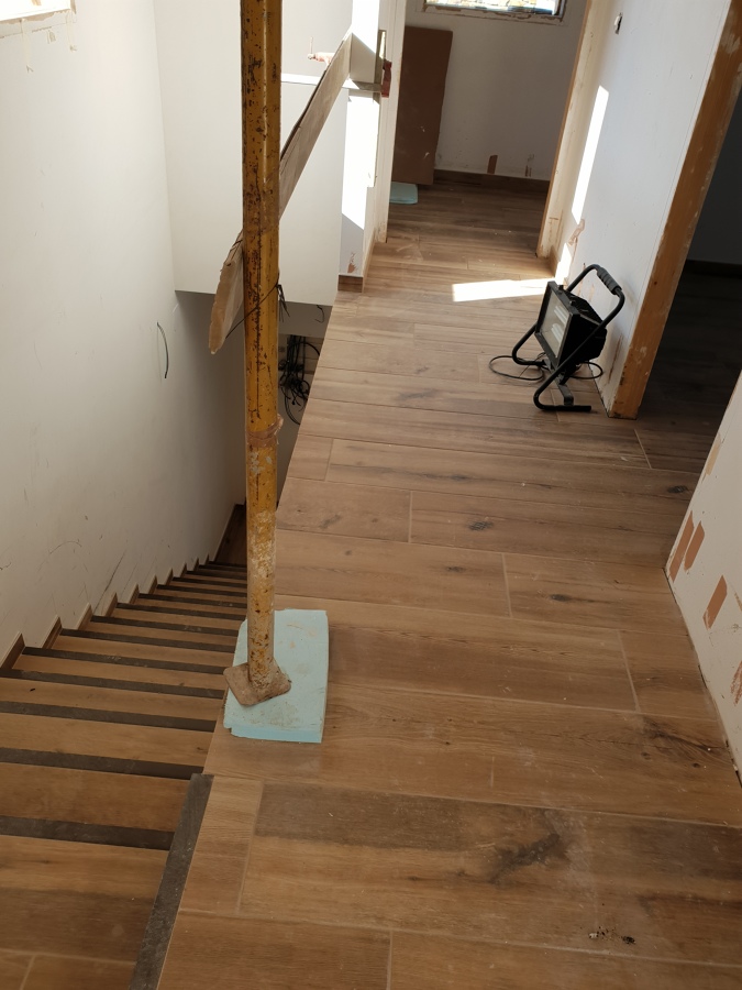 GRES IMITACIÓN  PARQUET Y ESCALERAS