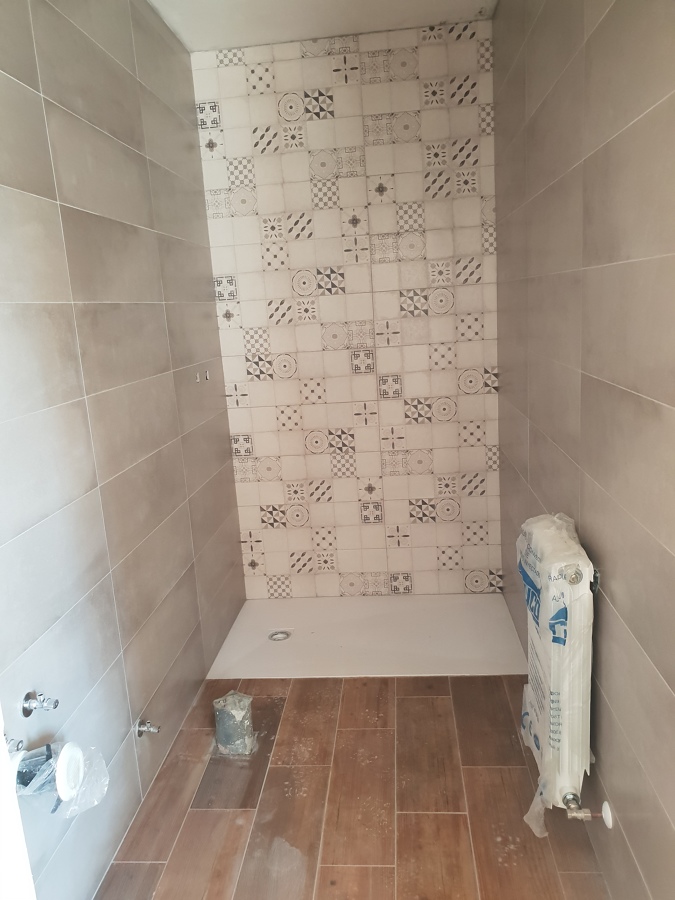 ALICATADO, SUELO Y PLATO DE DUCHA