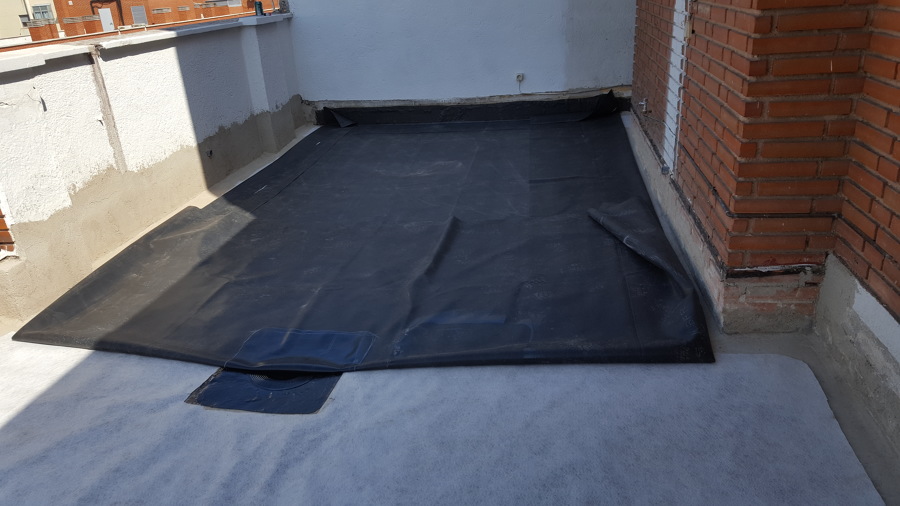Impermeabilización de terraza con lámina de caucho (EPDM)