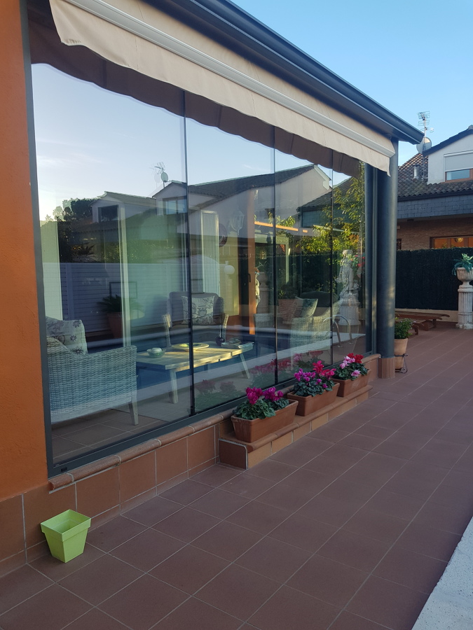 Cerramiento Porche en casa unifamiliar en Vidreres