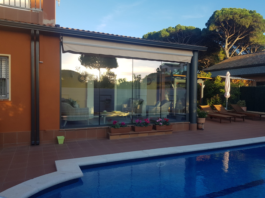 Cerramiento porche en casa unifamiliar en Vidreres