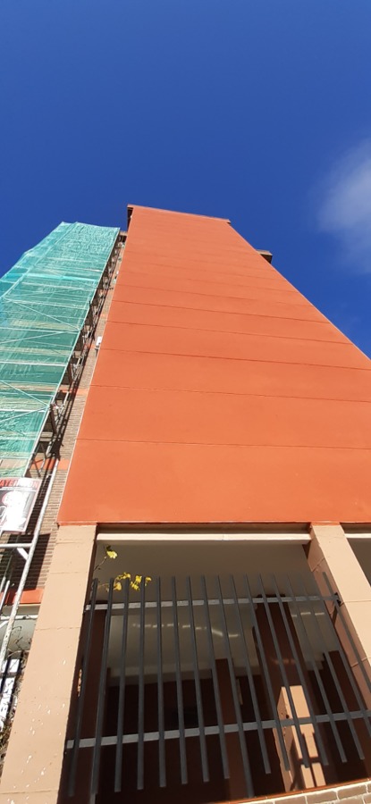 Revestimiento de fachada edificio sistema SATE en Madrid