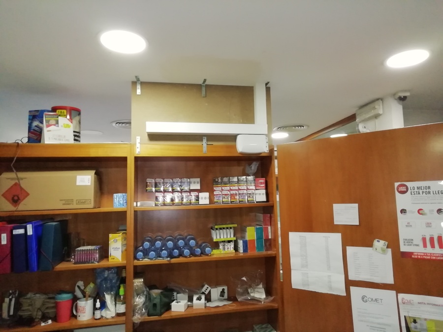 Split pared en estanco con soporte especial.