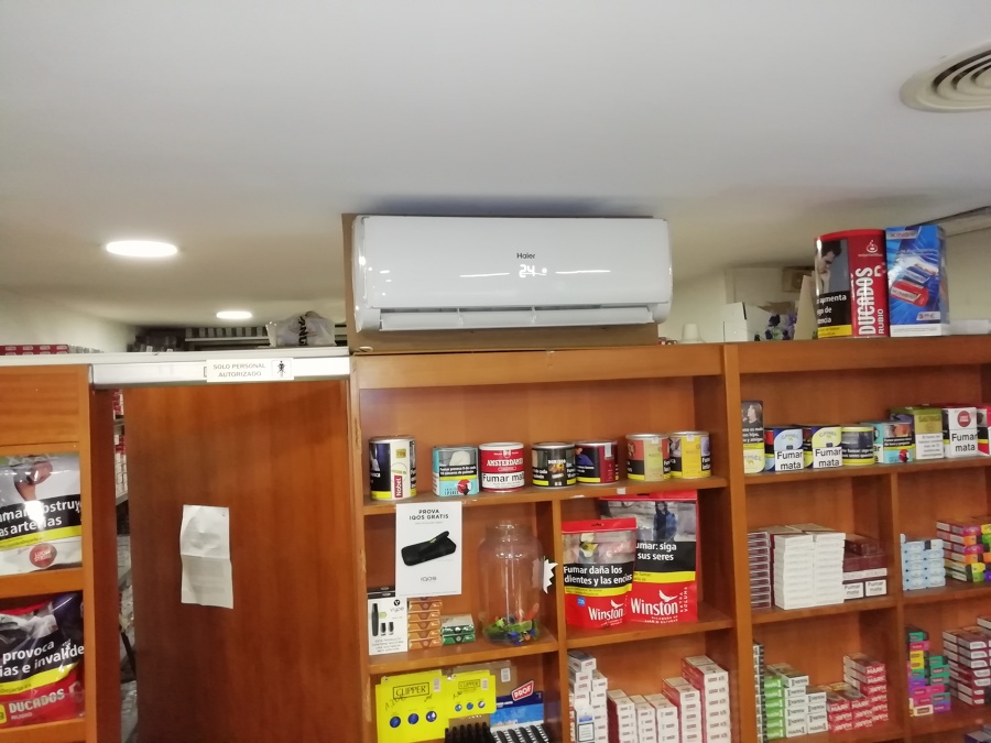 Split pared en estanco con soporte especial.