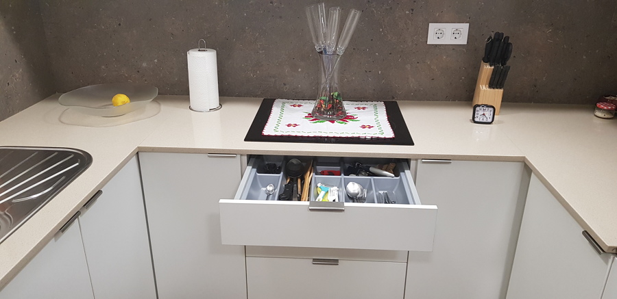 FOTOGRAFÍA DE LA COCINA UNA VEZ REFORMADA.