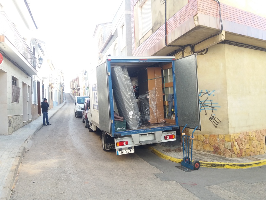 Vehículos ligeros de distintas capacidades.