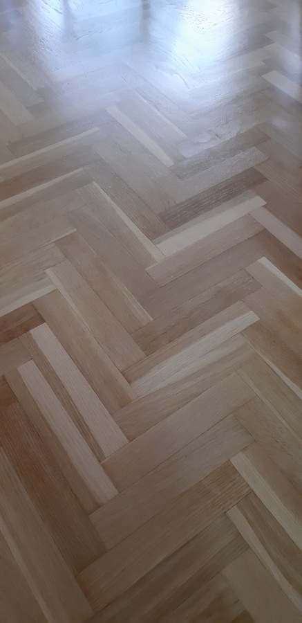 Lijado y barnizado con poliuretano al agua mate