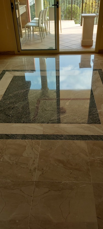 Abrillantado de suelo.