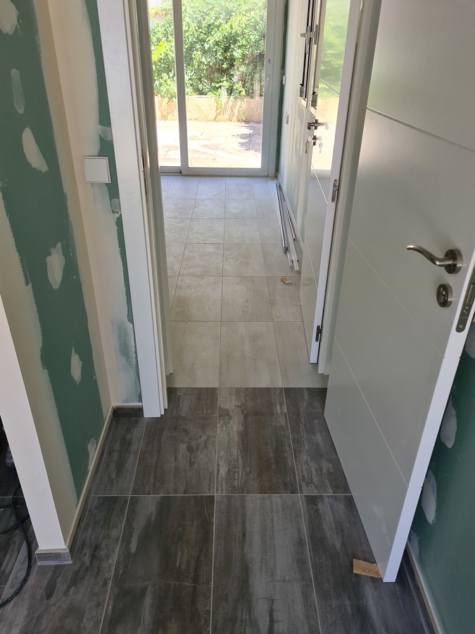 Reforma Anexo puertas y cerámica