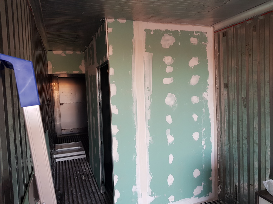 Division de tabiques de pladur en contenedor