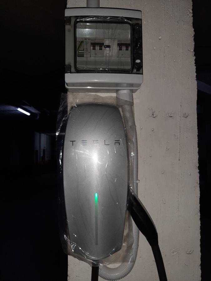 instalación cargador TESLA