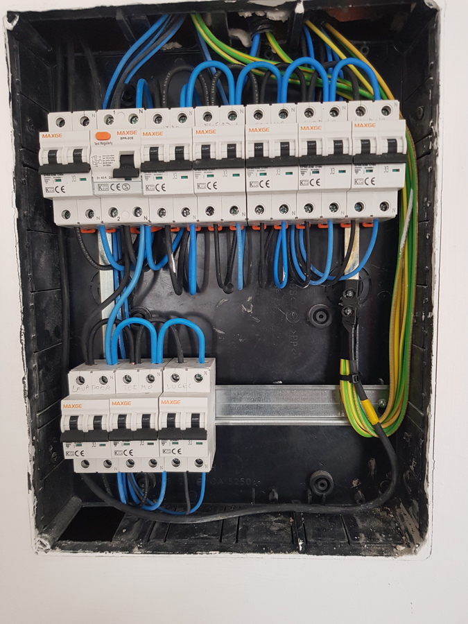 Montaje de cuadro de automaticos