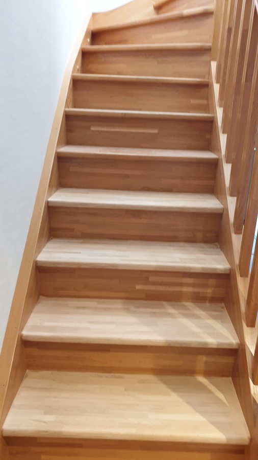 Desgaste y lijado de escalera.