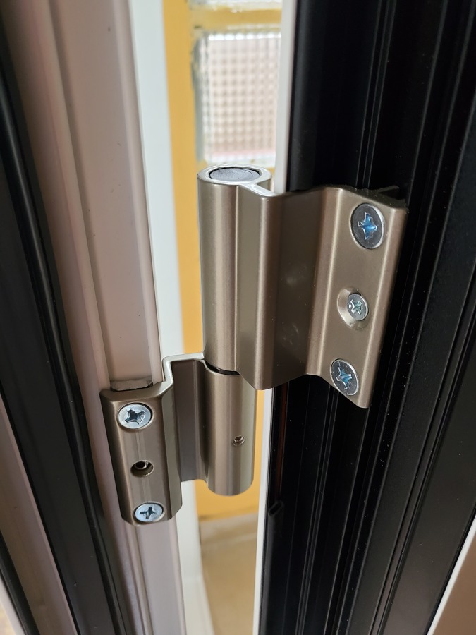 Bisagra de puerta principal