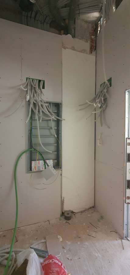 Instalación Cuadro Eléctrico Cafetería en Zizur Mayor Plaza Erreniega