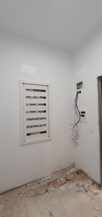 Instalación Cuadro Eléctrico Cafetería en Zizur Mayor Plaza Erreniega