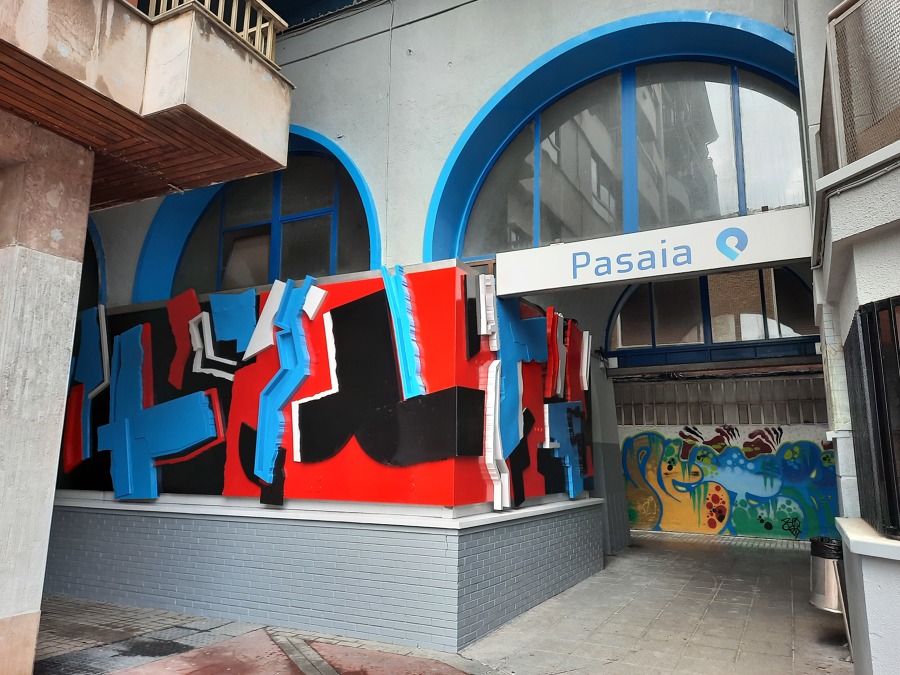 Pintado de panel euskotren pasaia