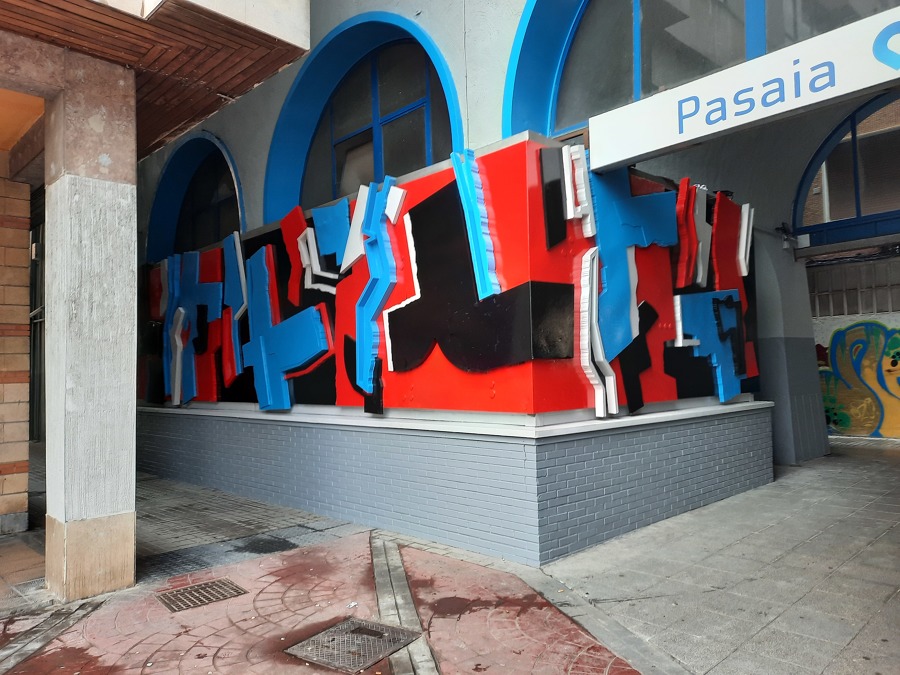 Pintado de panel euskotren pasaia