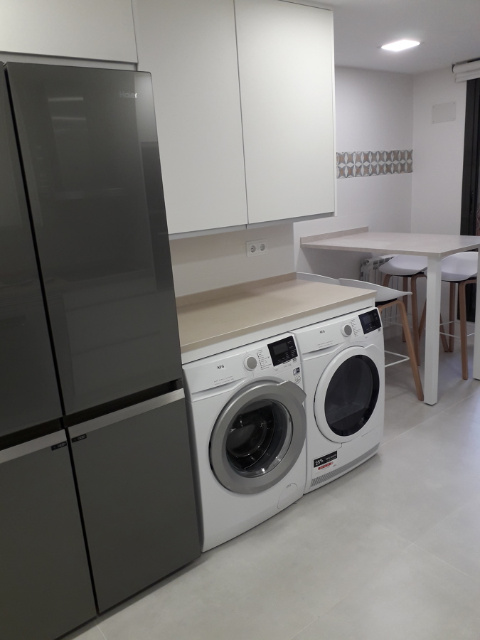 Vista de otro lateral de la cocina .