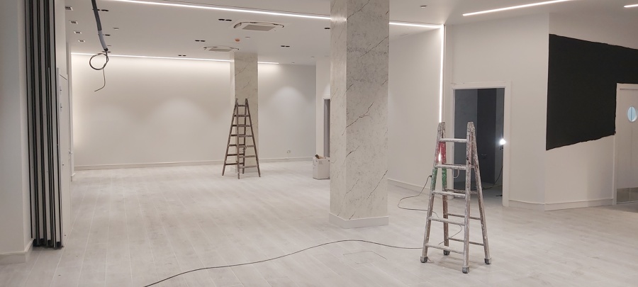 Cafetería/comedor con remate de imitación a mármol