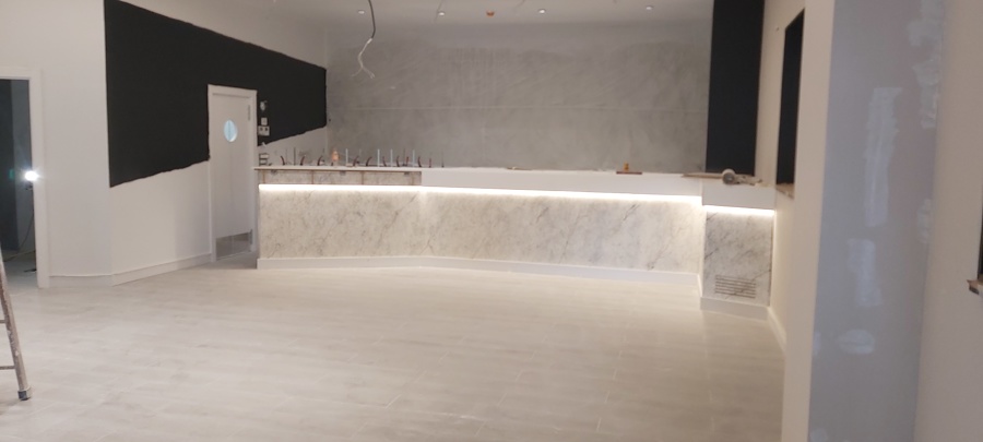 Barra/bar cafetería con remate de imitación a marmol