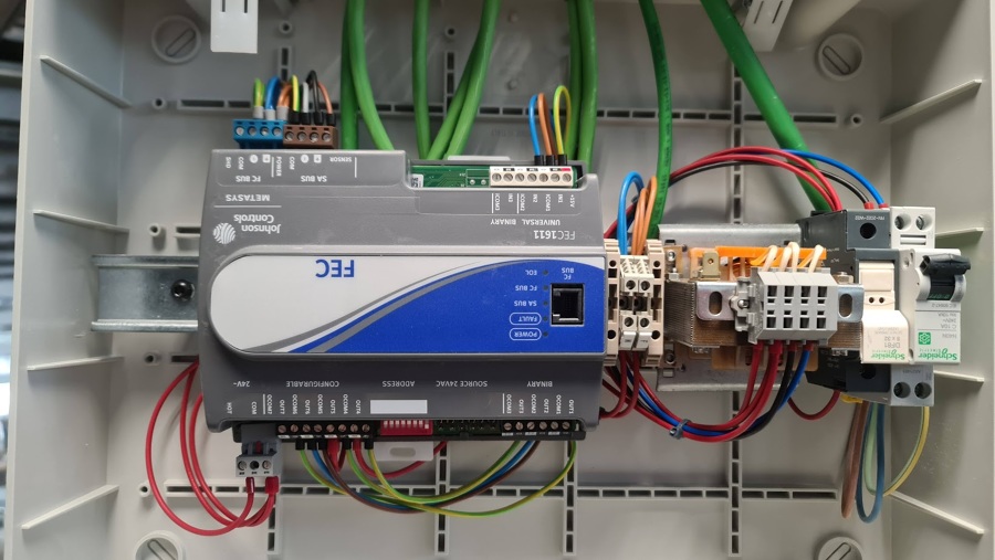 PROGRAMACIÓN DE ILUMINACIÓN Y PERSIANAS