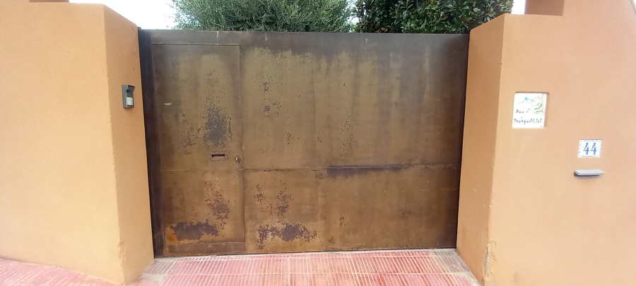 Chorreado de arena y lacado óxido en Els Massos