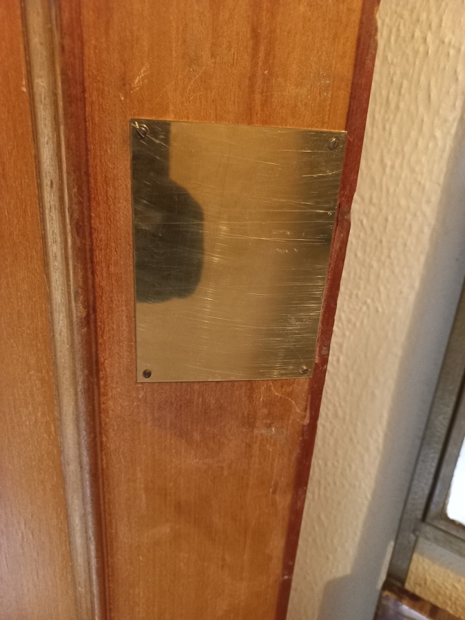 Placa de laton dorada para embellecer el exterior