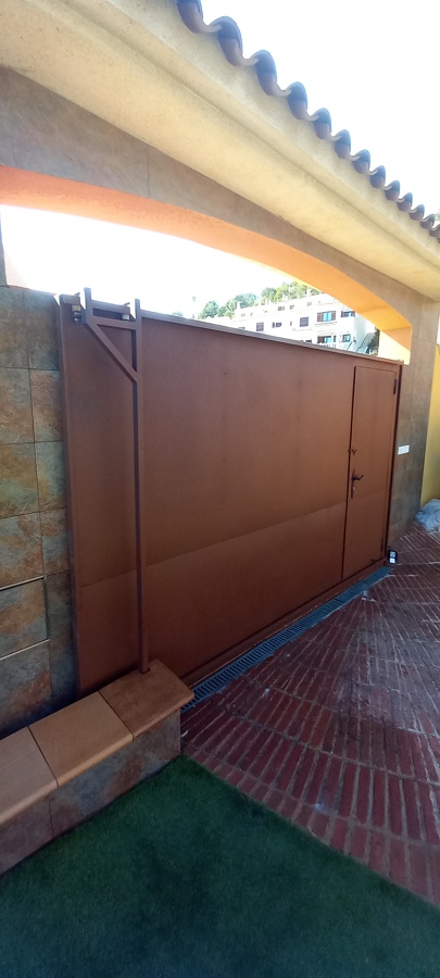 Chorreado de arena y lacado óxido en Els Massos