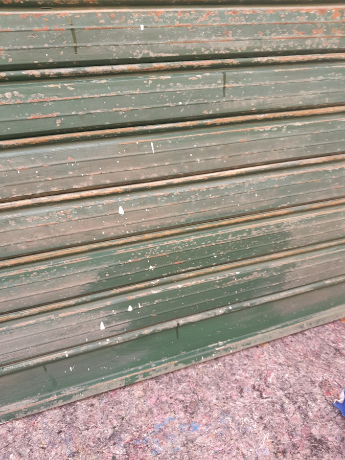 PUERTA DE GARAJE OXIDADA