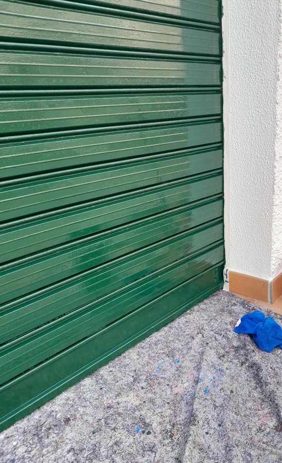 PUERTA DE GARAJE LACADA