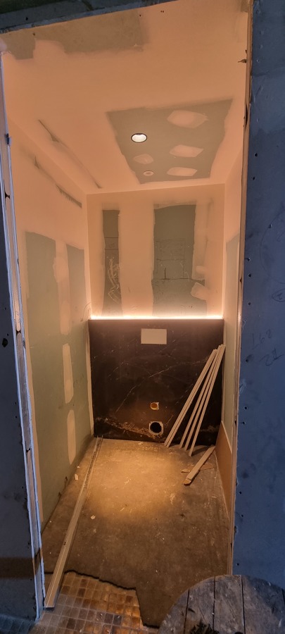 Baño con led empotrado