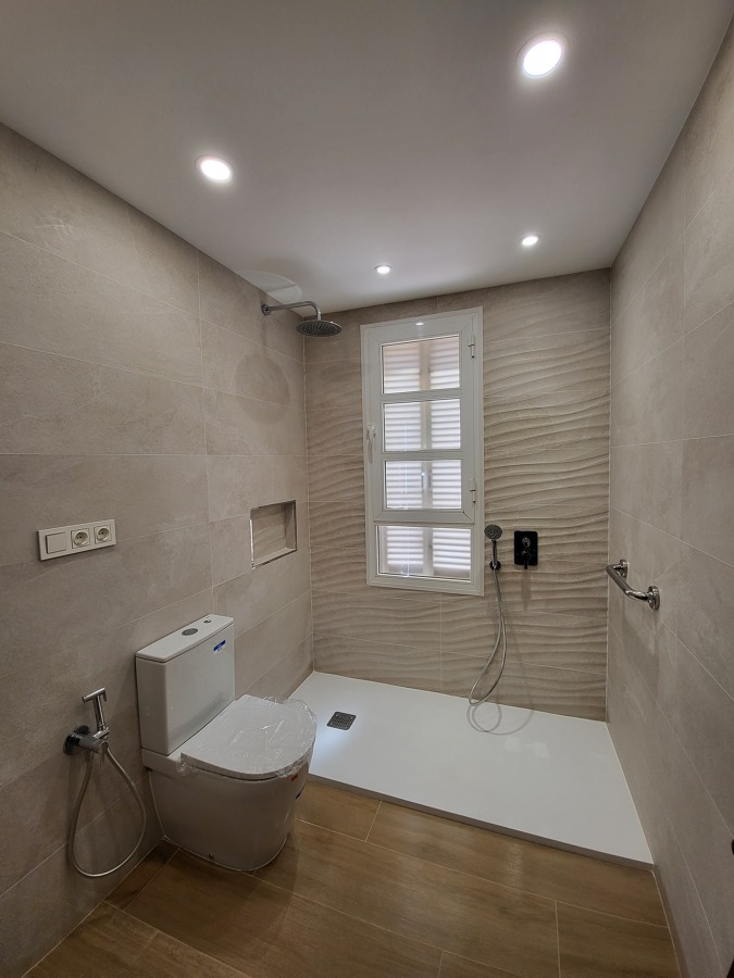 BAÑO PLATOS DE DUCHA GRANDES