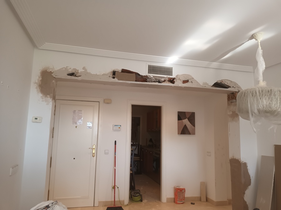 Demolición de muro de salon