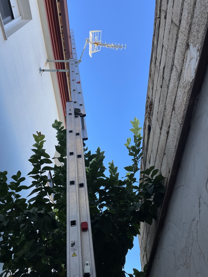 Television satelital