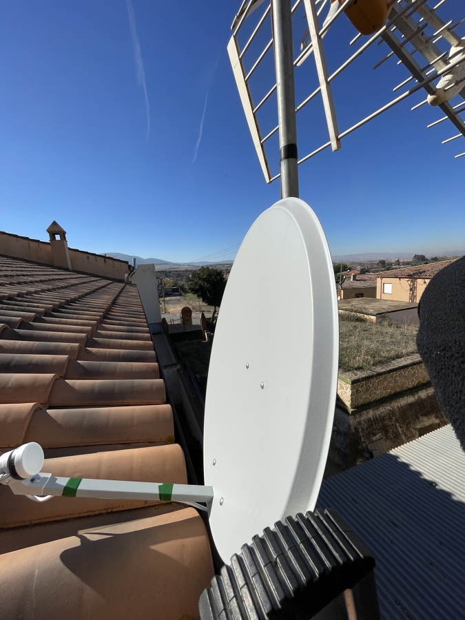 Television satelital