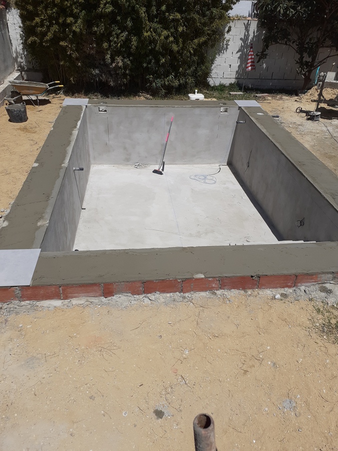 Piscinas modernas de material en días