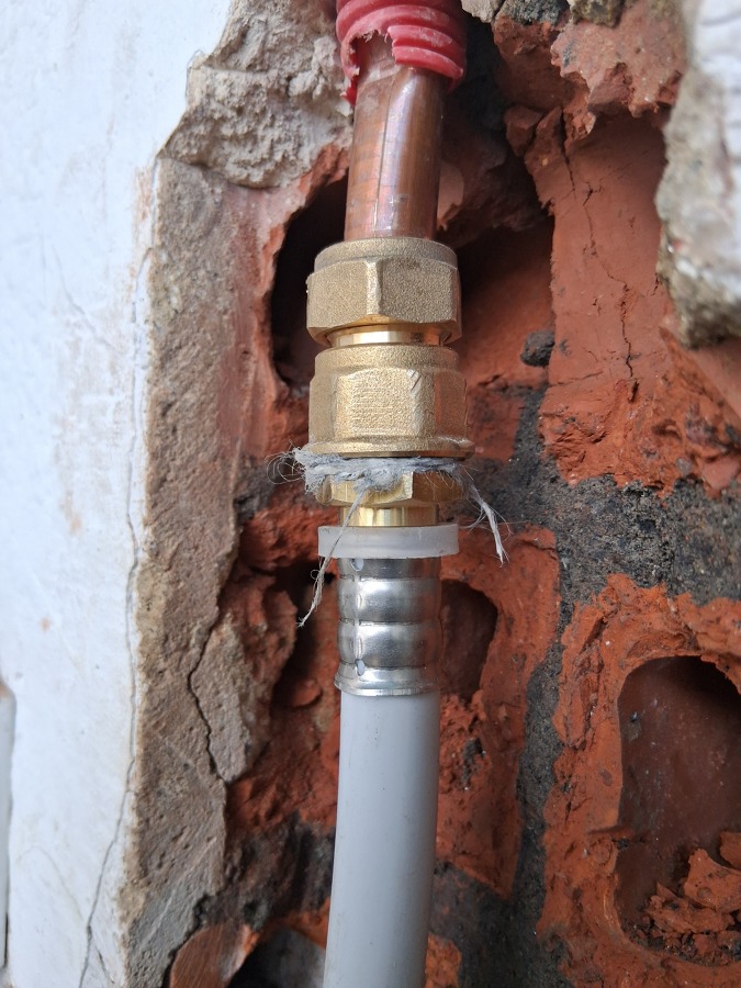 Enlace tubería antigua de cobre a nuevo tramo en multicapa