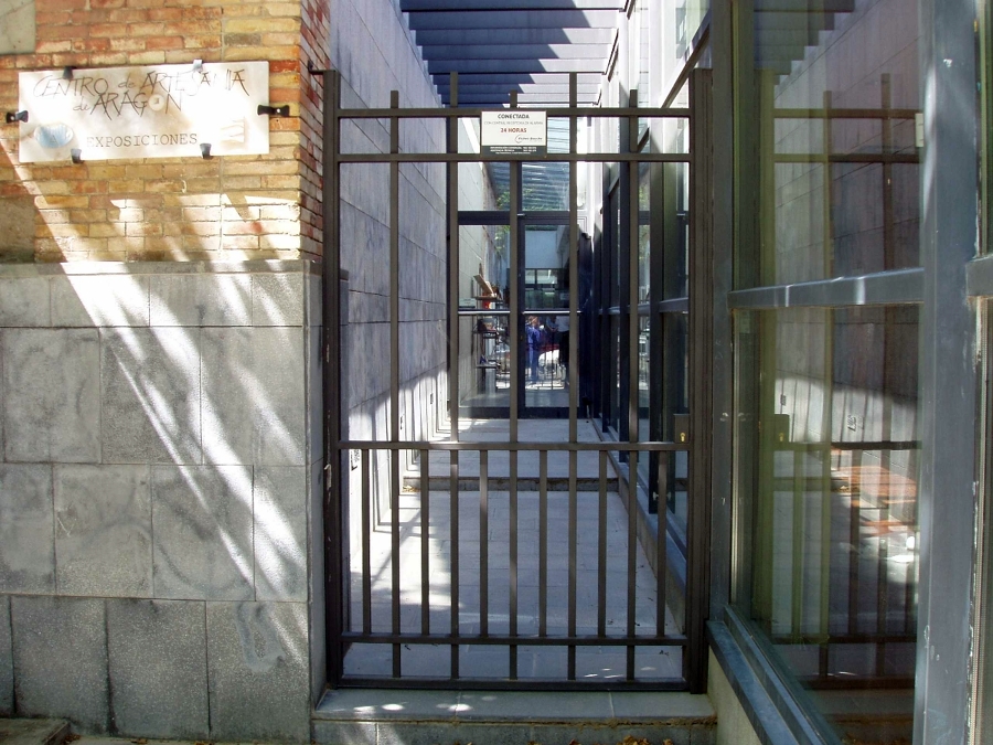 23- Puerta acceso peatonal