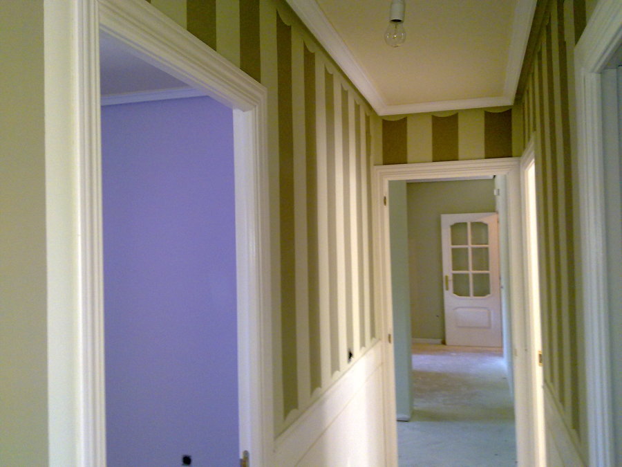 Franjas verticales en pasillo