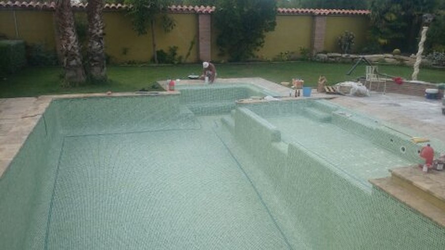 piscina jacuzzi ,sector infantil y área de descanso 