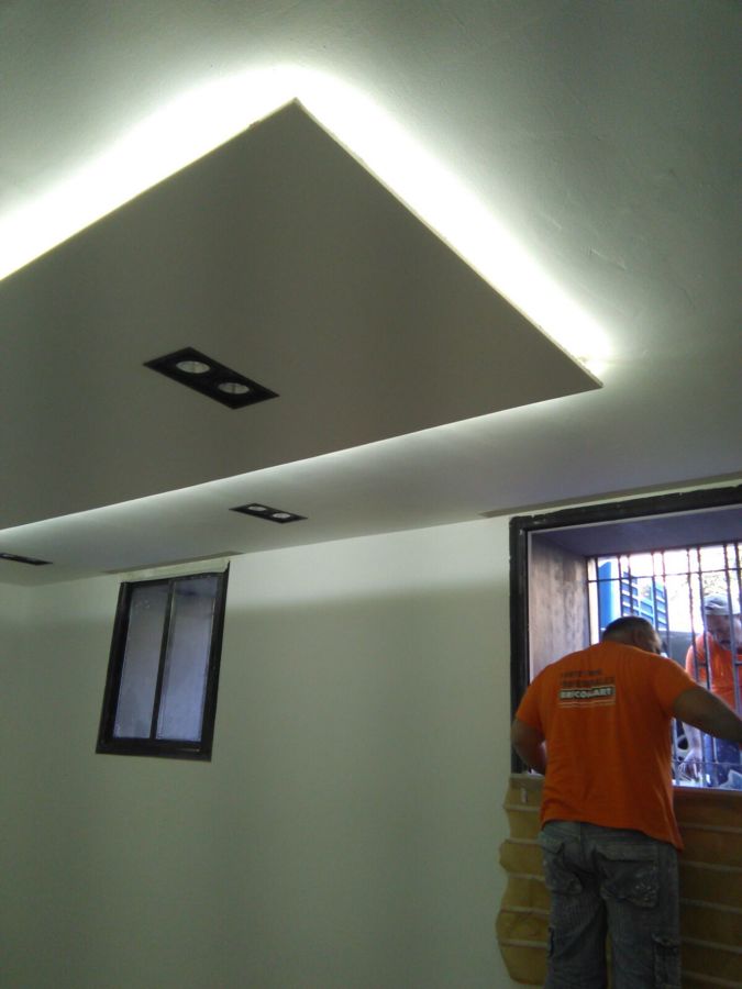 falso techo pladur instalacion led y montaje ventanas
