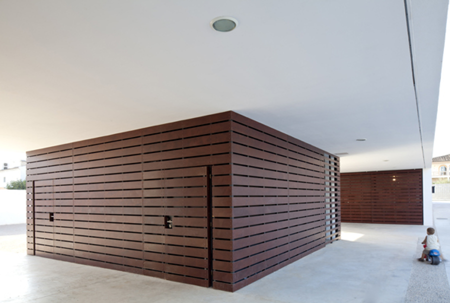 Detalle porche edificio.